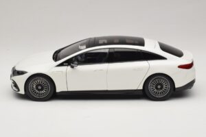 Mercedes EQS V297 Manufaktur Opalite White NZG 1:18 B66961049 Métal — image 4 sur 8