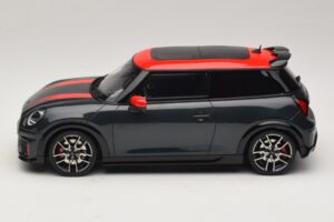 Mini Cooper JCW F66 Legend Grey Otto 1:18 OT1244 Résine — image 3 sur 6