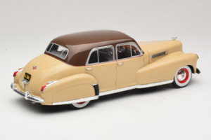 Cadillac Fleetwood Series 60 Special Beige MCG 1:18 MCG18656 Métal — image 2 sur 6