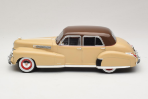Cadillac Fleetwood Series 60 Special Beige MCG 1:18 MCG18656 Métal — image 3 sur 6