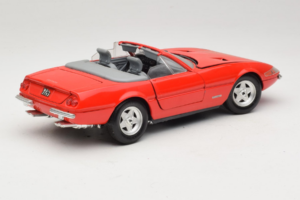 Ferrari 365 GTS/4 Spider Rouge Techno Giodi 1:18 40028-P1 Métal — image 3 sur 8
