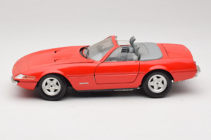Ferrari 365 GTS/4 Spider Rouge Techno Giodi 1:18 40028-P1 Métal — image 4 sur 8
