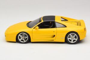 Ferrari F355 Spider Jaune avec Toit Noir UT Models 1:18 180074030-P4 Métal — image 4 sur 8