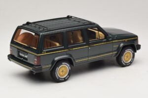 Jeep Cherokee XJ Limited Dark Hunter Green Otto 1:18 OT1340 Résine — image 2 sur 6