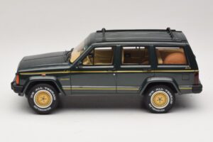 Jeep Cherokee XJ Limited Dark Hunter Green Otto 1:18 OT1340 Résine — image 3 sur 6