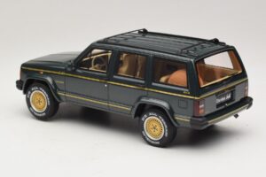 Jeep Cherokee XJ Limited Dark Hunter Green Otto 1:18 OT1340 Résine — image 5 sur 6