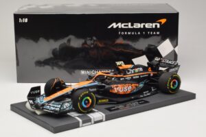 McLaren MCL36 #4 L. Norris Abu Dhabi GP 2022 Minichamps 1:18 537224004 Résine — image 6 sur 7