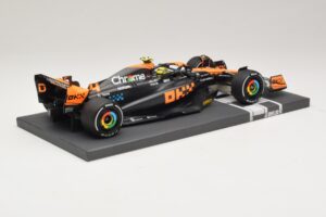 McLaren MCL60 #4 L. Norris 2nd Place Japanese GP 2023 Minichamps 1:18 537233504 Résine — image 2 sur 7