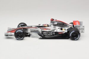 McLaren MP4/21 #3 K. Raikkonen 2006 Minichamps 1:18 530061803 Résine — image 3 sur 7