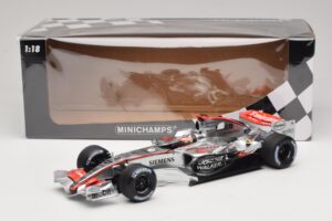 McLaren MP4/21 #3 K. Raikkonen 2006 Minichamps 1:18 530061803 Résine — image 7 sur 7