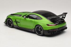 Mercedes AMG GT Black Series C190 Matt Green Metallic Minichamps 1:18 110032022 Métal — image 7 sur 8