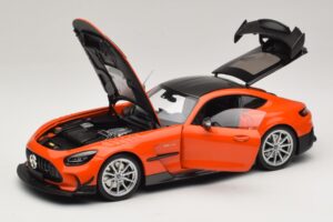 Mercedes AMG GT Black Series C190 Orange avec Jantes Argent Minichamps 1:18 110032024 Métal — image 2 sur 8