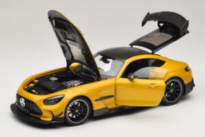 Mercedes AMG GT Black Series C190 Solarbeam Yellow Metallic Minichamps 1:18 110032021 Métal — image 2 sur 8