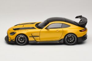 Mercedes AMG GT Black Series C190 Solarbeam Yellow Metallic Minichamps 1:18 110032021 Métal — image 4 sur 8
