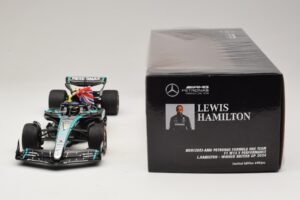 Mercedes AMG Petronas W15 E Performance L. Hamilton Winner British GP 2024 Minichamps 1:18 110241244 Résine — image 6 sur 7