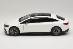 Mercedes EQS V297 Manufaktur Opalite White NZG 1:18 B66961049 Métal — image 4 sur 8