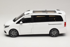 Mercedes V-Class W447 AMG Line Blanc Norev 1:18 183876 Métal — image 5 sur 8
