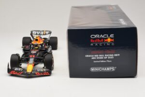 Oracle Red Bull Racing RB19 S. Perez Abu Dhabi GP 2023 Minichamps 1:18 110232311 Résine — image 6 sur 7