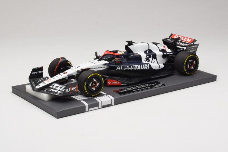 Scuderia AlphaTauri AT04 D. Ricciardo Hungarian GP 2023 Minichamps 1:18 117231203 Résine
