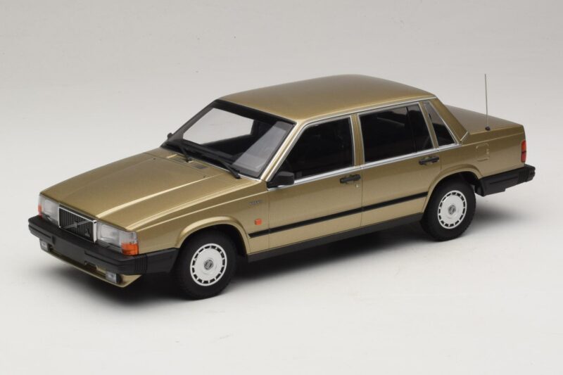 Volvo 740 GL Or Minichamps 1:18 155171700 Métal