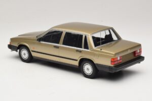 Volvo 740 GL Or Minichamps 1:18 155171700 Métal — image 5 sur 6