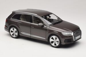 Audi Q7 4M Argus Brown Minichamps 1:18 5011407615 Métal — image 6 sur 8