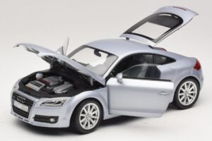 Audi TT 8N Silverblue Metallic Minichamps 1:18 100015020 Métal — image 2 sur 8