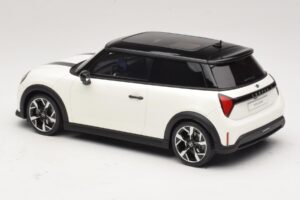 Mini Cooper S F66 Nanuq White Metallic Otto 1:18 OT1245 Résine — image 5 sur 6
