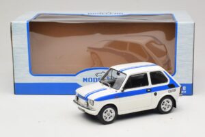 Fiat 126 Castrol Livery Blanc Bleu MCG 1:18 MCG18666 Métal — image 6 sur 6