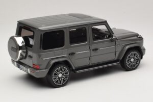 Mercedes G-Class W465 Classic Grey Norev 1:18 183035 Métal — image 2 sur 6