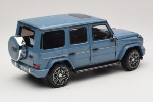 Mercedes G-Class W465 Vintage Blue Norev 1:18 183034 Métal — image 2 sur 6