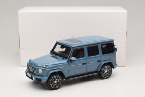 Mercedes G-Class W465 Vintage Blue Norev 1:18 183034 Métal — image 6 sur 6