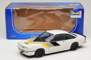 Opel Manta B GT/E Blanc Jantes Personnalisées Noires Revell 1:18 08422 Métal — image 8 sur 8