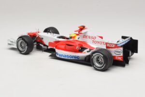Panasonic Toyota Racing TF106 #12 R. Schumacher 2006 Minichamps 1:18 AM59557K Métal — image 5 sur 7