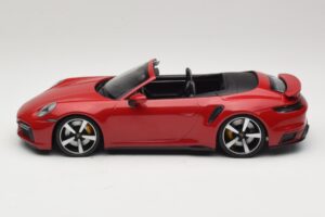 Porsche 911 992 Turbo S Cabriolet Rouge Foncé Minichamps 1:18 PORSCHE007 Métal — image 3 sur 6