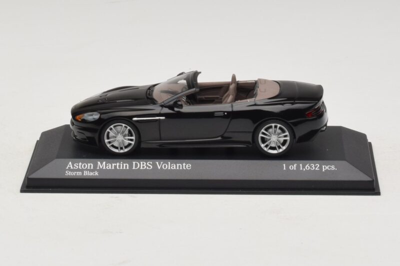 Aston Martin DBS Volante Noir Métallisé Minichamps 1:43 Aston Martin DBS Volante Noir Métallisé Minichamps 1:43 400137930 Métal