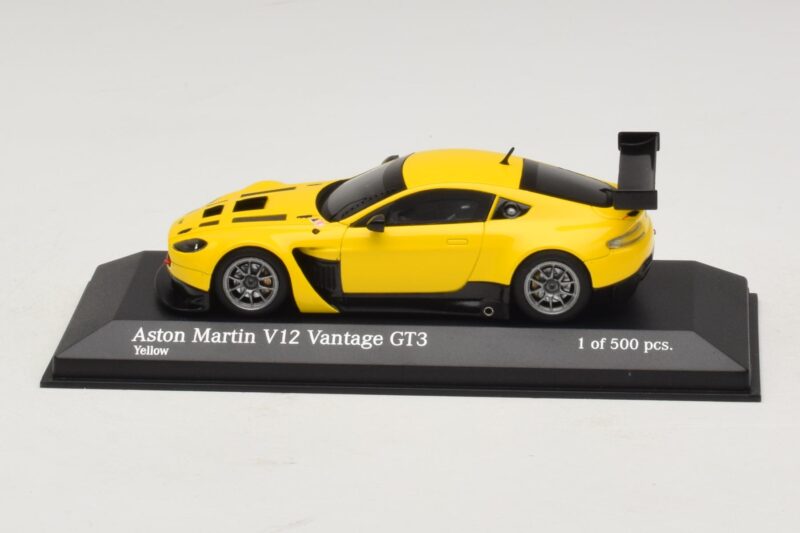 Aston Martin V12 Vantage GT3 Jaune Minichamps 1:43 Aston Martin V12 Vantage GT3 Jaune Minichamps 1:43 437121391 Métal
