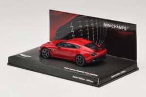 Aston Martin V12 Zagato Rouge Minichamps 1:43 437137220 Métal — image 3 sur 5