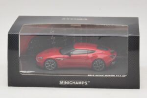 Aston Martin V12 Zagato Rouge Minichamps 1:43 437137220 Métal — image 5 sur 5