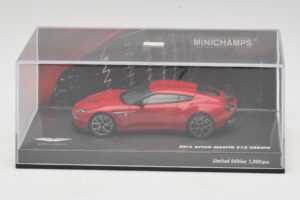 Aston Martin V12 Zagato Rouge Minichamps 1:43 437137220 Métal — image 4 sur 5