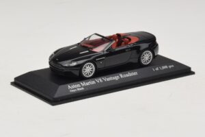 Aston Martin V8 Vantage Roadster Noir Métallisé Minichamps 1:43 400137431 Métal — image 2 sur 4