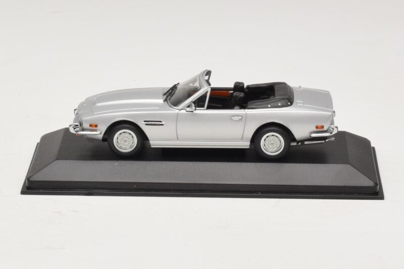 Aston Martin V8 Volante Argent Minichamps 1:43 400137601 Métal