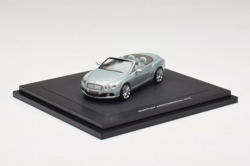 Bentley Continental GTC Light Grey Metallic Minichamps 1:43 Bentley Continental GTC Light Grey Metallic Minichamps 1:43 BL907 Métal