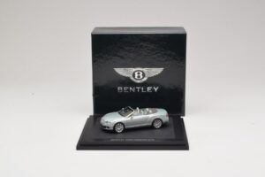 Bentley Continental GTC Light Grey Metallic Minichamps 1:43 BL907 Métal — image 3 sur 4