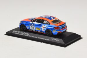 BMW M235i Team Medienkraftwerk #311 Di Martino / Olivo 24 Hours of Nurburgring 2014 Minichamps 1:43 437142411 Métal — image 3 sur 4