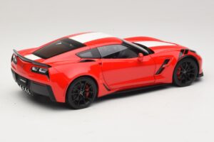 Chevrolet Corvette C7 Grand Sport Rouge avec Rayures Blanches AUTOart 1:18 71274 Composite — image 3 sur 8