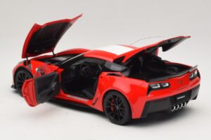 Chevrolet Corvette C7 Grand Sport Rouge avec Rayures Blanches AUTOart 1:18 71274 Composite — image 5 sur 8
