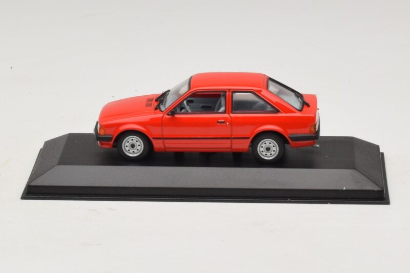 Ford Escort Mk3 3 Portes Rouge Minichamps 1:43 Ford Escort Mk3 3 Portes Rouge Minichamps 1:43 400085000 Métal