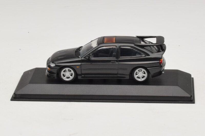 Ford Escort RS Cosworth Noir Métallisé Minichamps 1:43 430082106 Métal
