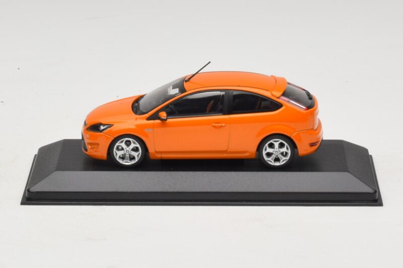Ford Focus ST Mk2 Electric Orange Minichamps 1:43 400087302 Métal